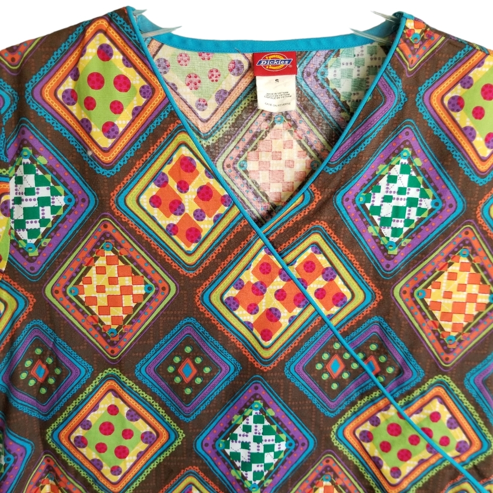 Dickies Medical Uniform Top Size S‎ Scrub Shirt Geometric Print Multicolored